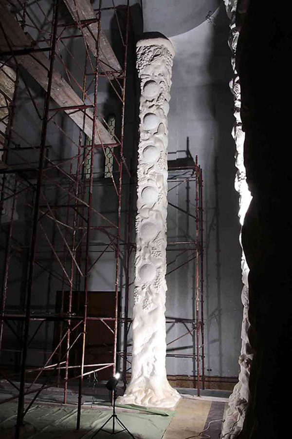 Вајарски бетон, црква Свете Петке  на пет језера,Бијељина, стуб -стабло лозе,основа 1,50цмx1,50 цм x 9м висине