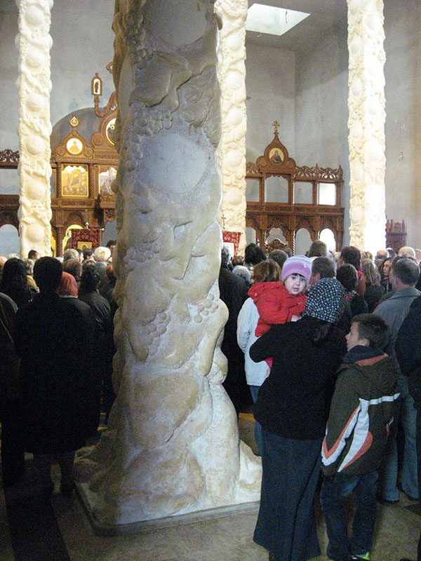 Вајарски бетон, црква Свете Петке  на пет језера,Бијељина, стуб -стабло лозе,основа 1,50цмx1,50цм x 9м висине