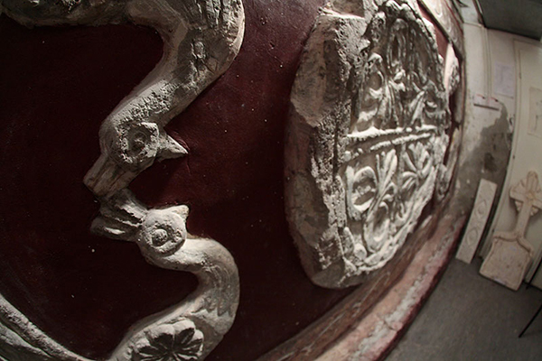 Вајарски бетон, детаљ зидне декорације 1